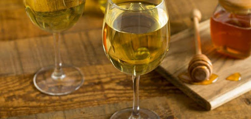 mead in two wine glasses